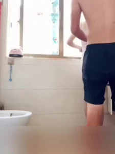 浴室爆操真空美女邻居用精液给她洗脸美女说我好变态